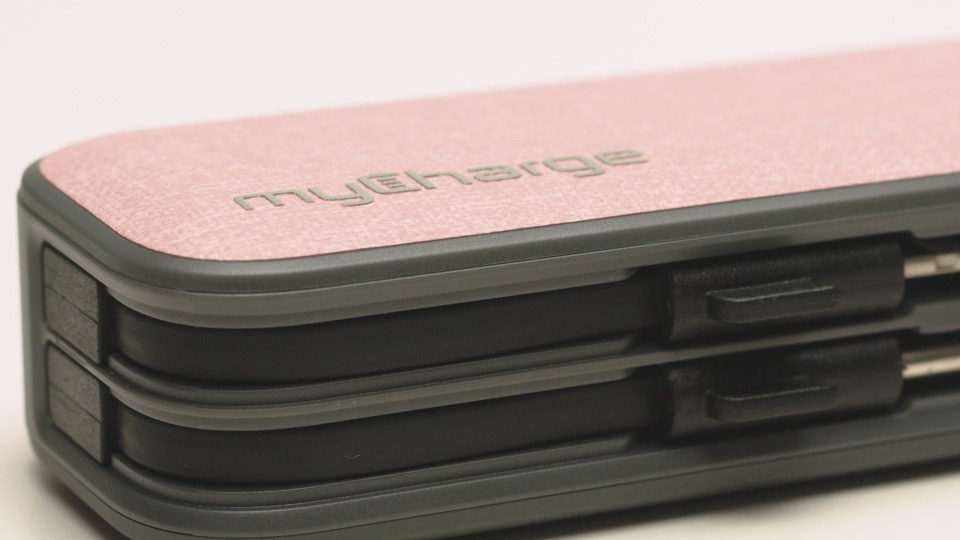 PowerHub Mini Power Bank + Built-in Cables