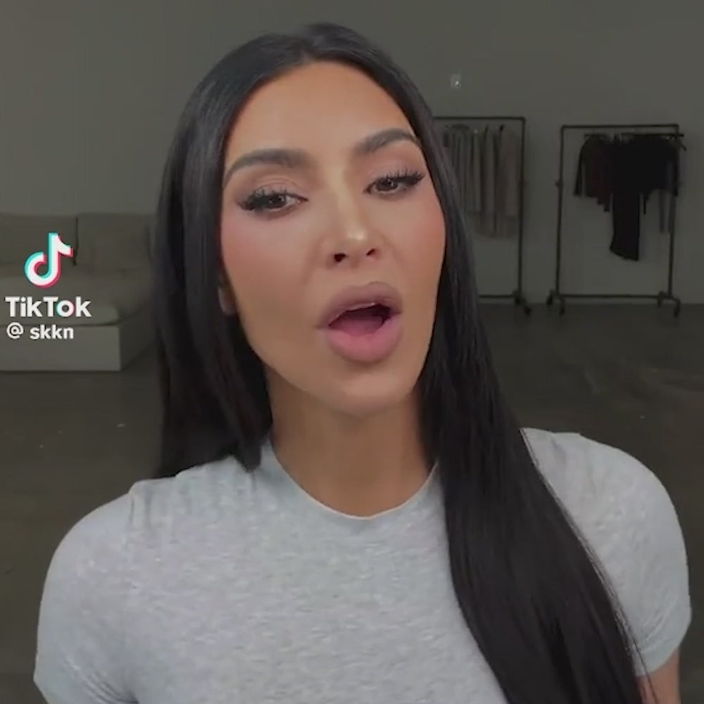 Load video: Hub 18W Turbo - 75% Faster | Kim Kardashian&#39;s Favorite Charger